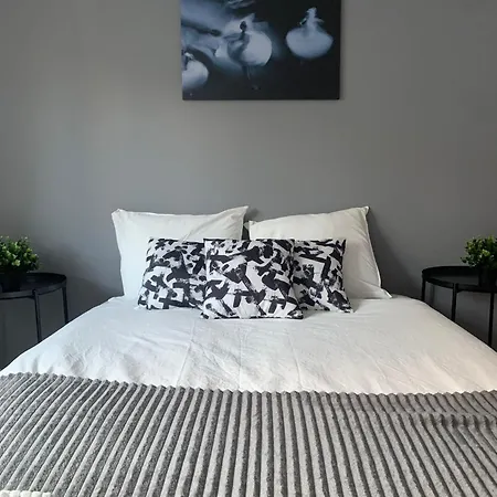 Hostel Rooms, Location For Tourists